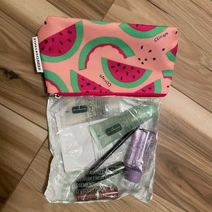 Brand New Clinique 6 pieces Skincare & Makeup Kit